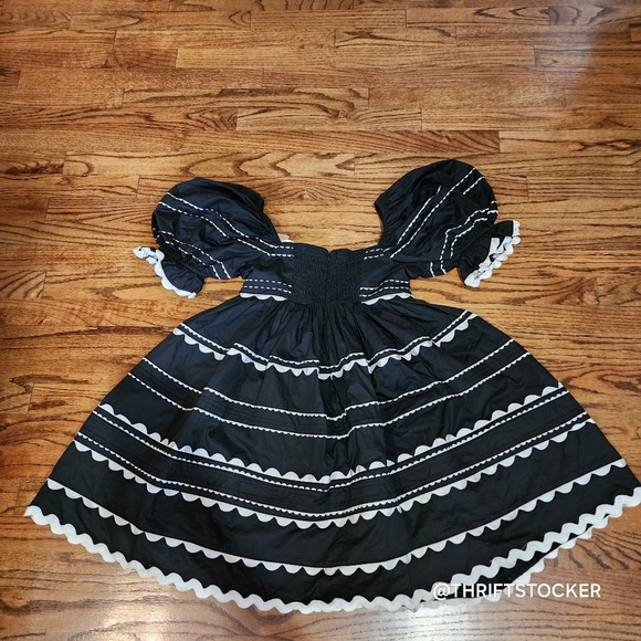 Vestique Black and White Puff Sleeve Dress - Picture 4 of 8